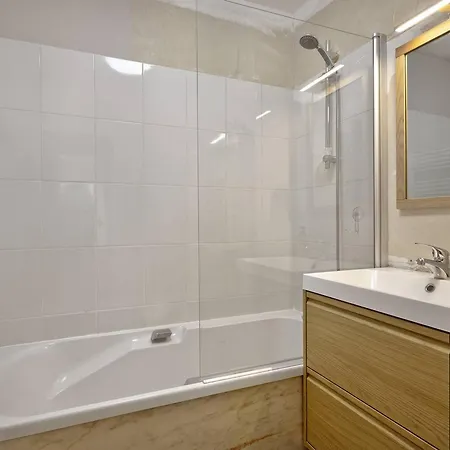 Arcachon: T2 Residentiel Pres Plage, 2 Balcons - Fr-1-433-137