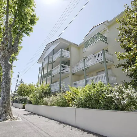 Arcachon: T2 Residentiel Pres Plage, 2 Balcons *