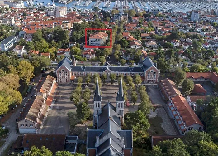 Arcachon: T2 Residentiel Pres Plage, 2 Balcons - Fr-1-433-137 Apartment *